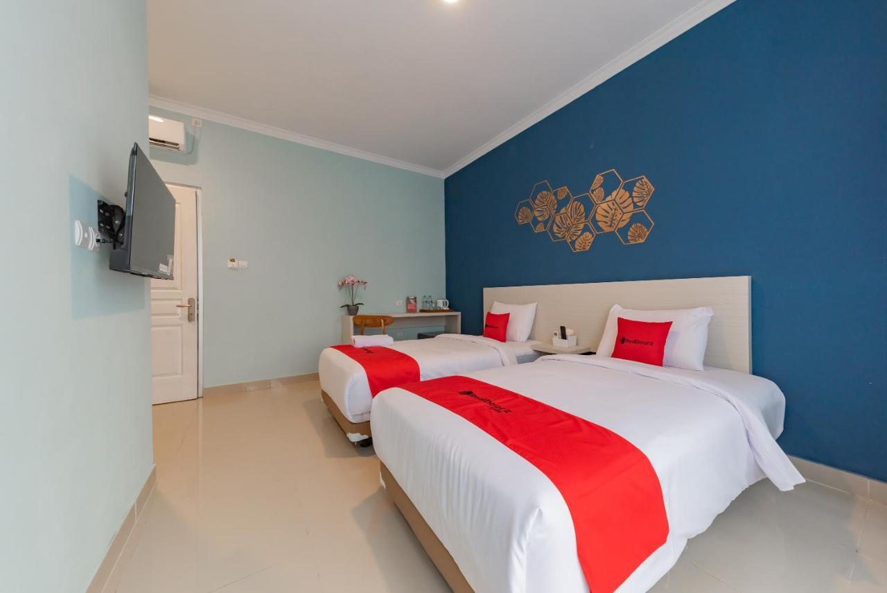Reddoorz Plus Near Surapati Core Bandung Kültér fotó